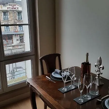 La Maison Des Pilotes Du Mans La Chartre-sur-le-Loir